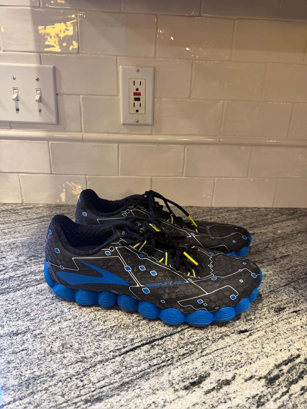 Men’s Brooks Neuro Size 10.5